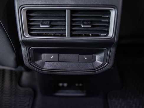Used 2024 Volkswagen Atlas Cross Sport SEL R-Line AWD/4WD image 36