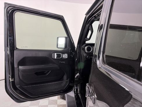 Used 2020 Jeep Wrangler Unlimited Sahara image 10