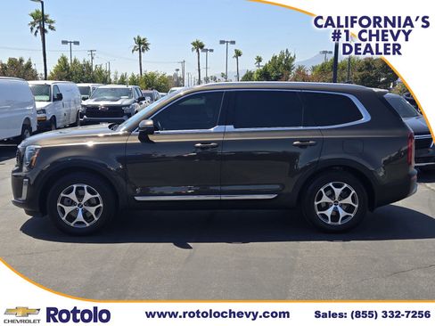 Used 2022 Kia Telluride EX w/ Towing Package FWD image 4