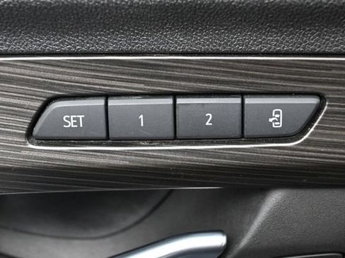 Used 2023 GMC Terrain SLT AWD/4WD image 16
