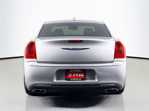 Used 2018 Chrysler 300 Limited w/ Safetytec Plus Group image 4