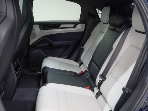 New 2026 Porsche Cayenne Coupe image 18