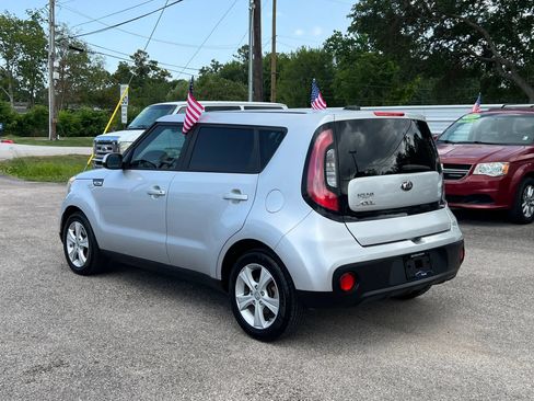 Used 2017 Kia Soul FWD image 8