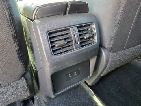 Used 2023 Nissan Rogue SV FWD image 17
