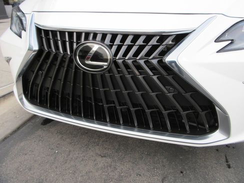 Used 2025 Lexus ES 300h w/ Premium Package image 15