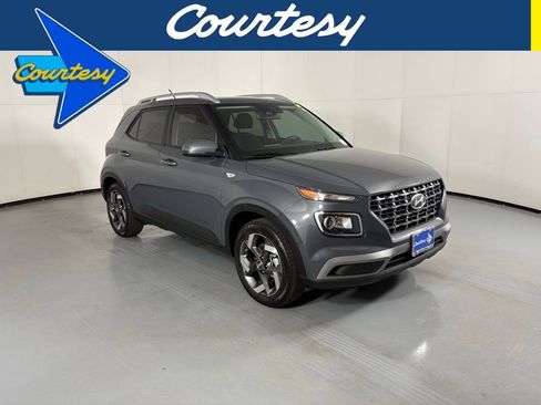 Used 2025 Hyundai Venue SEL FWD image 1