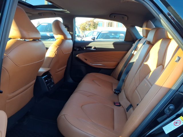 Used 2019 Toyota Avalon Limited w/ All Weather Liner Package FWD image 9