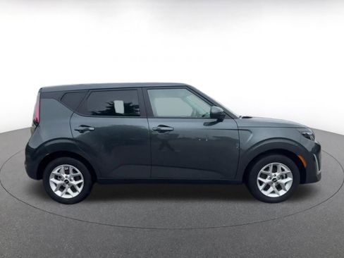 Used 2025 Kia Soul LX w/ LX Technology Package FWD image 16