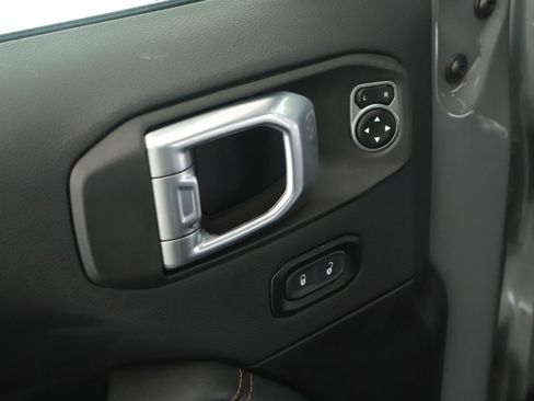 Used 2023 Jeep Wrangler Unlimited Sahara AWD/4WD image 7