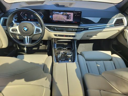 Used 2025 BMW X7 M60i AWD/4WD image 23