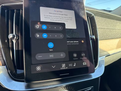 Certified 2025 Volvo XC90 B6 Plus image 25