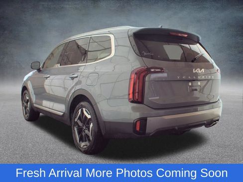 Used 2025 Kia Telluride S FWD image 5