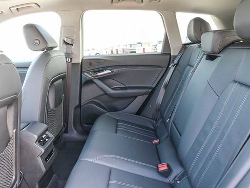 Used 2025 Audi Q6 e-tron Premium w/ Convenience Package image 24