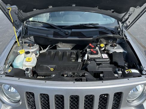 Used 2017 Jeep Patriot Latitude AWD/4WD image 19