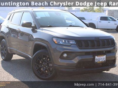 Used 2023 Jeep Compass Altitude image 1