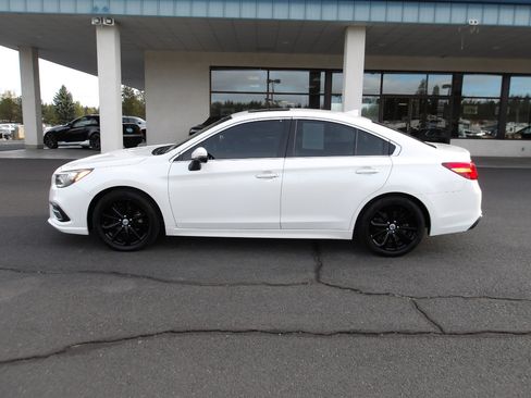Used 2018 Subaru Legacy 2.5i Limited image 2