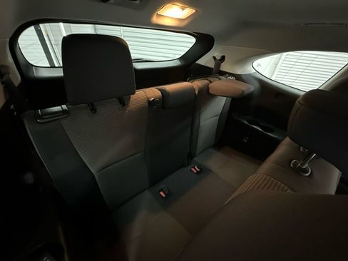 Used 2024 Toyota Highlander LE FWD image 18