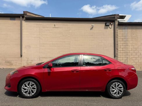 Used 2017 Toyota Corolla LE w/ Carpet Mat Package (TMS) FWD image 4