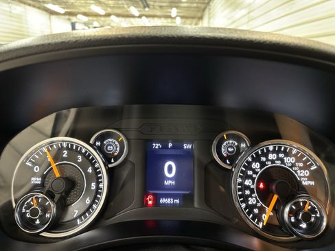 Used 2022 RAM 2500 Tradesman w/ Chrome Appearance Group image 17