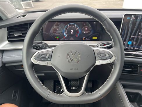 New 2025 Volkswagen Tiguan SE image 29