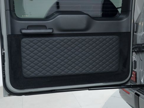 Used 2025 Mercedes-Benz G 550 image 37