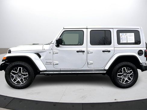 Certified 2024 Jeep Wrangler Sahara image 6