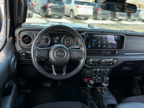 Used 2024 Jeep Gladiator Mojave w/ Convenience Group image 7