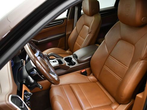 Used 2023 Porsche Cayenne Platinum Edition image 41