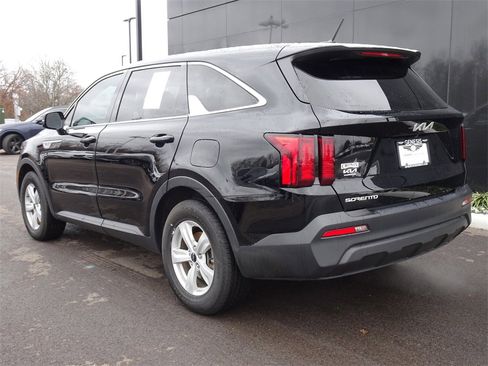 Used 2023 Kia Sorento LX image 5