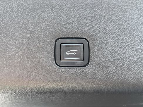 Used 2018 Chevrolet Traverse Premier image 14