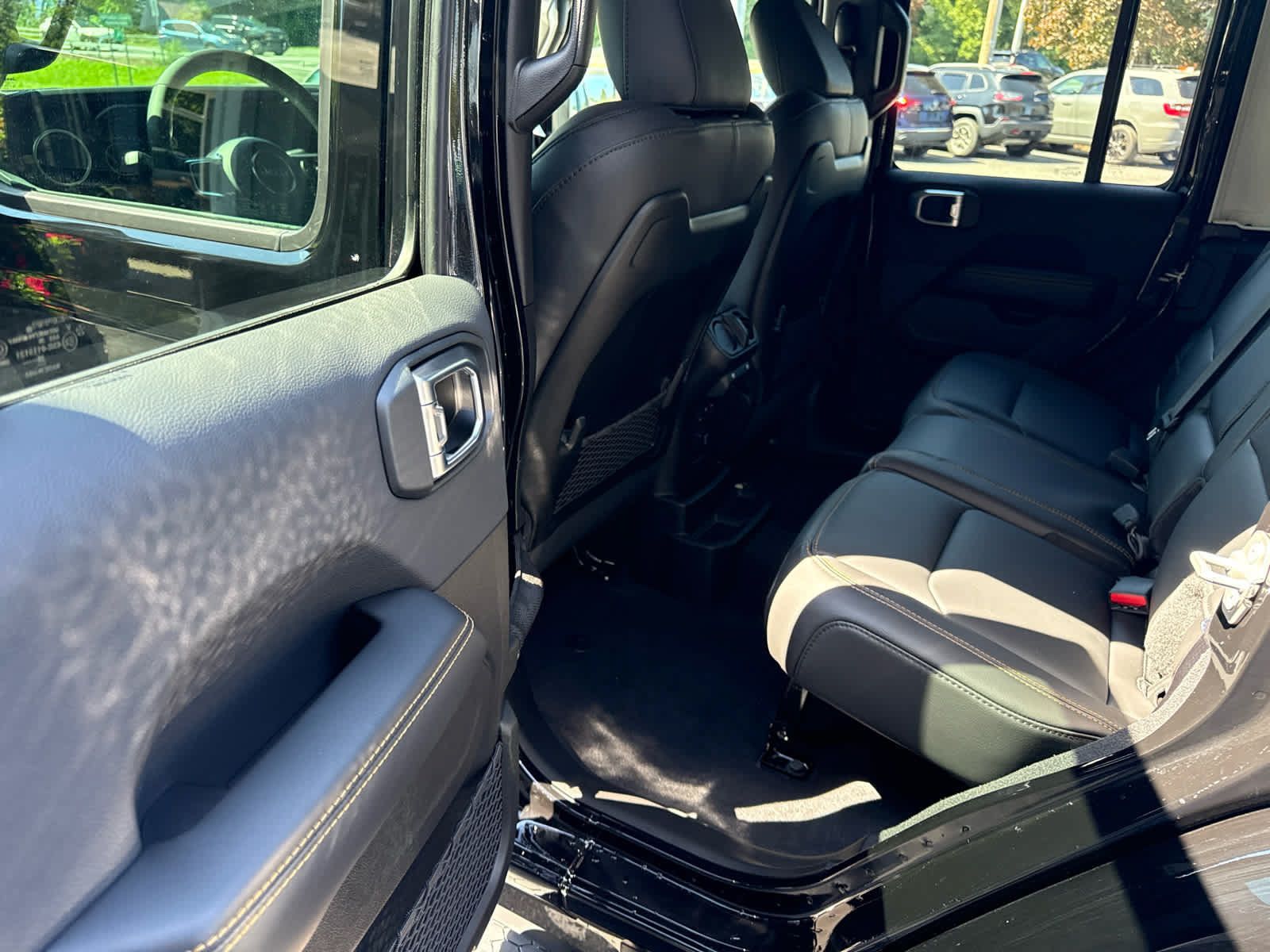 New 2027 Jeep Wrangler Unlimited Sahara AWD/4WD image 12