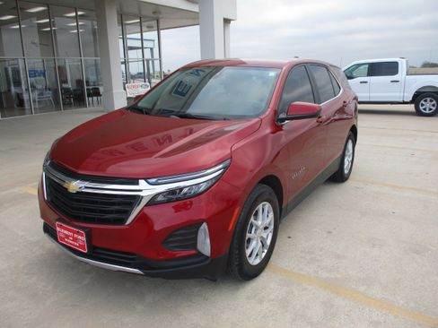 Used 2024 Chevrolet Equinox LT FWD image 2
