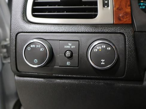 Used 2013 Chevrolet Avalanche LTZ AWD/4WD image 30