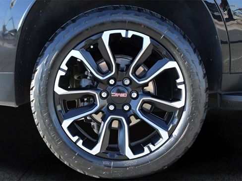 Used 2022 GMC Yukon SLT w/ SLT Luxury Package image 9