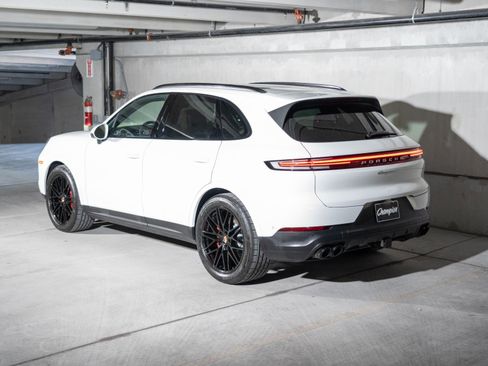 Certified 2026 Porsche Cayenne S AWD/4WD image 3