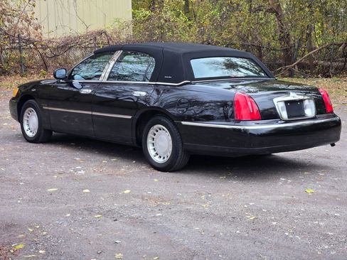 Used 2000 Lincoln Town Car Executive RWD image 4