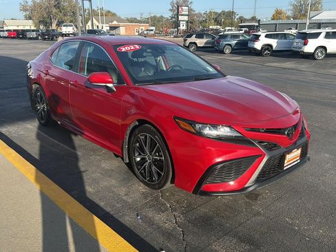 Used 2023 Toyota Camry SE image 7