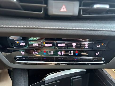 Used 2023 Buick Envision Essence w/ Sport Touring Package AWD/4WD image 24