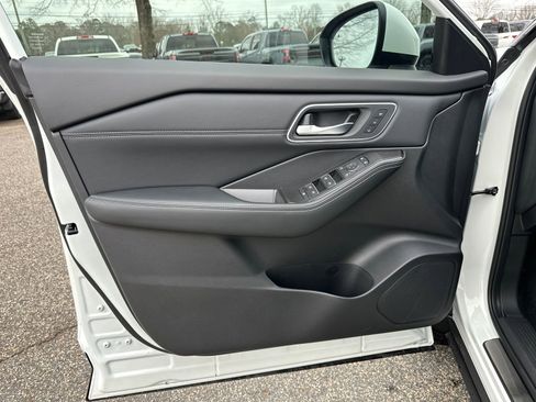 New 2026 Nissan Rogue Platinum w/ Tech Package AWD/4WD image 10