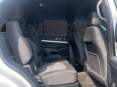 Used 2017 Ford Explorer XLT AWD/4WD image 15