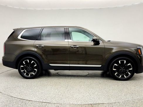 Used 2025 Kia Telluride SX w/ SX Captain's Chair Package AWD/4WD image 4