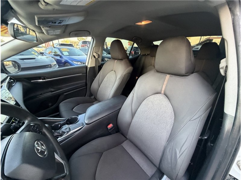 Used 2019 Toyota Camry LE FWD image 18