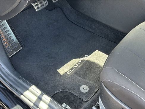 Certified 2025 Hyundai Elantra SEL FWD image 17