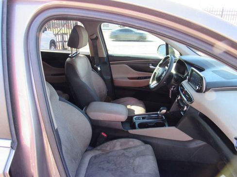 Used 2019 Hyundai Santa Fe SE image 8