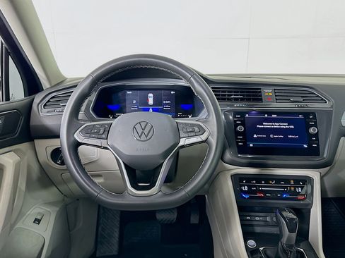 Used 2022 Volkswagen Tiguan SE image 17