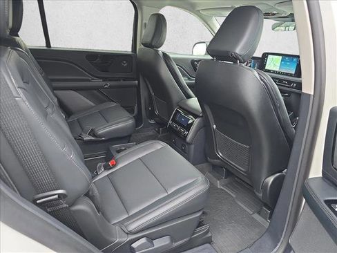 Used 2025 Lincoln Aviator AWD w/ Equipment Group 101A image 11