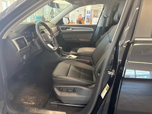 Used 2023 Volkswagen Atlas SE w/ Panoramic Sunroof Package FWD image 24