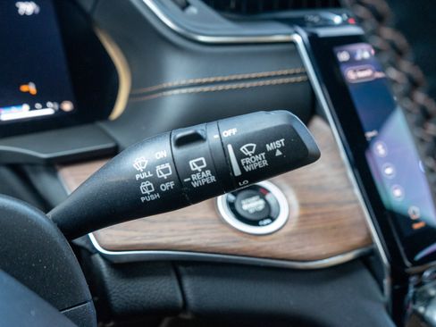 Used 2022 Jeep Grand Cherokee Summit w/ Adv Protech Group IV AWD/4WD image 33