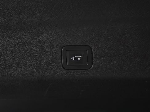 Used 2023 GMC Yukon Denali AWD/4WD image 18