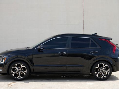 Used 2023 Kia Niro SX Touring FWD image 47